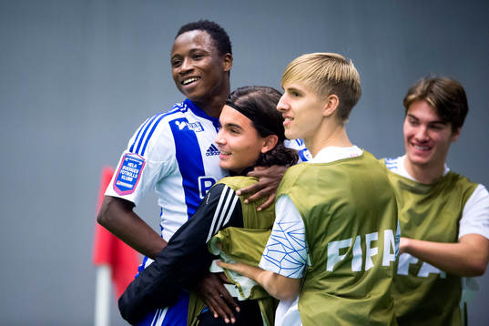 IFK Göteborgs Prosper Kasim jublar
