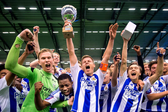 IFK Göteborg jublar med pokalen