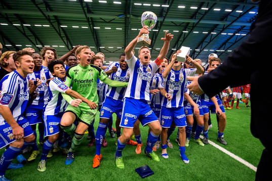 IFK Göteborg jublar med pokalen