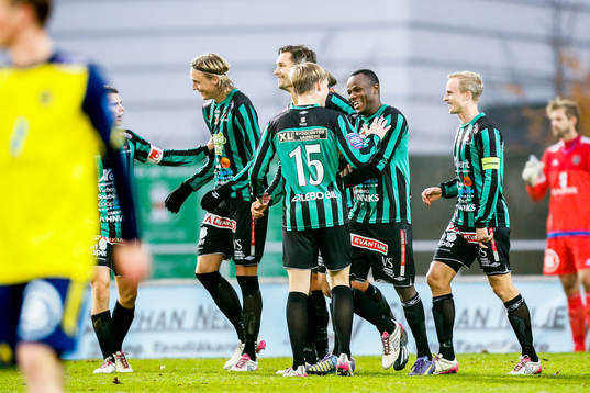Bläddra bland fler bilder av Fotboll, Superettan, Varberg - Ängelholm