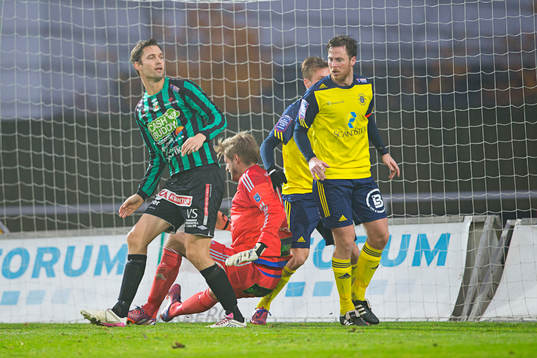 Ängelholms målvakt Oscar Berglund och Varbergs Peter