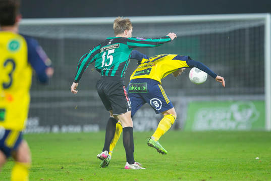 Varbergs Anton Liljebäck och Ängelholms Piotr Johansson i
