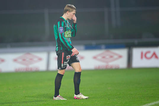 Varbergs Anton Liljebäck kliver av planen