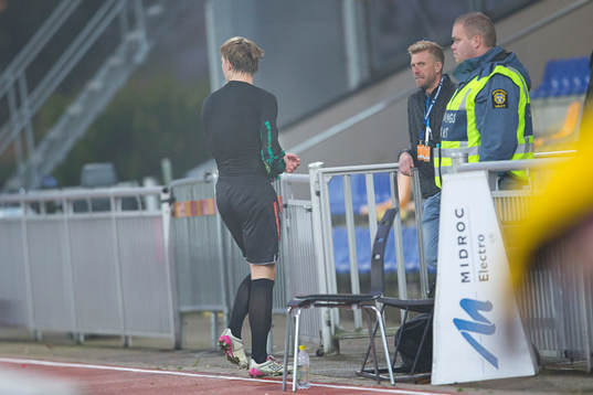Varbergs Anton Liljebäck kliver av planen