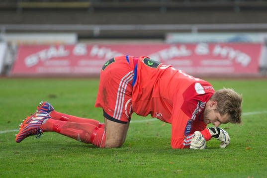 Ängelholms målvakt Oscar Berglund deppar