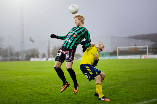 Varbergs Mats Andre Kaland (till vänster)