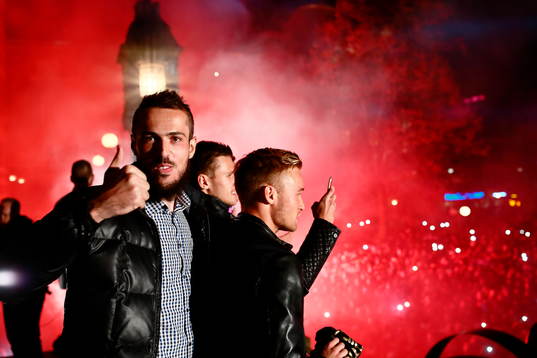 Norrköpings Emir Kujovic möter Norrköpings supporters