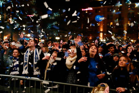 Norrköpings supporters utanför rådhuset