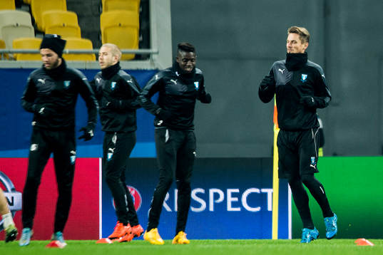 Malmö FFs Markus Rosenberg (th)