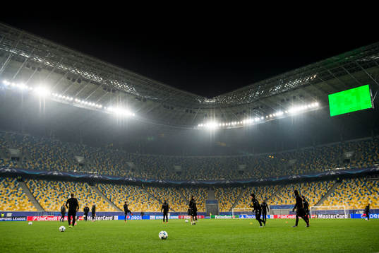 Malmö FFs spelare tränar på Lviv Arena