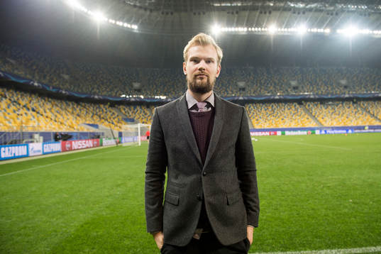 Bylinebild Johan Wall reporter på Expressen inne på Arena