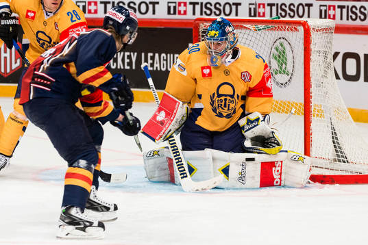 Djurgårdens Marcus Sörensen med ett skott mot Lukko