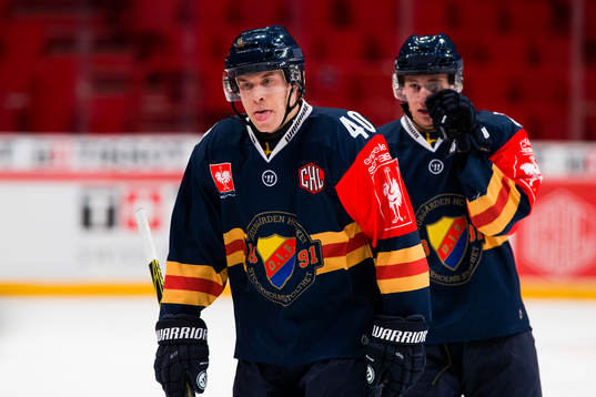 Djurgårdens Tomi Sallinen och David Rundqvist ser deppiga