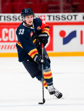Djurgårdens Linus Hultström med pucken