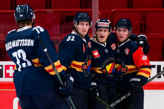 Djurgårdens Linus Hultström (h) jublar