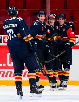 Djurgårdens Linus Hultström (h) jublar