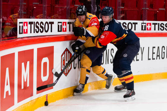 Lukko Raumas Sami Lähteenmäki i kamp om pucken med