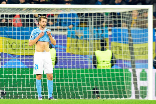 Malmö FFs Kari Arnason deppar