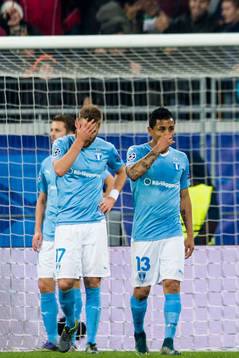 Malmö FFs Rasmus Bengtsson och Yoshimar Yotún deppar
