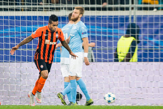 Shakhtar Donetsks Alex Teixeira jublar