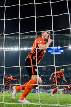 Shakhtar Donetsks Oleksandr Gladkyy jublar