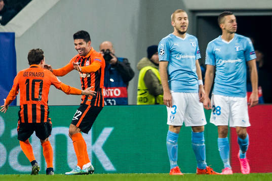 Shakhtar Donetsks Bernard och Eduardo jublar