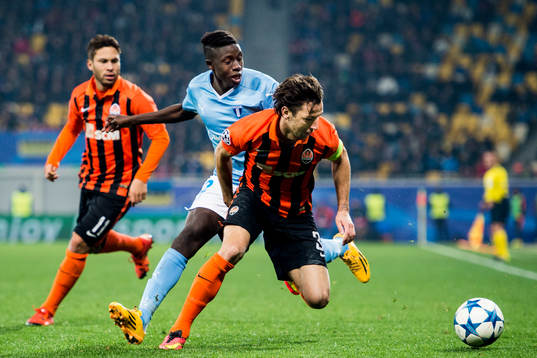 Malmö FFs Pa Konate mot Shakhtar Donetsks Darijo Srna