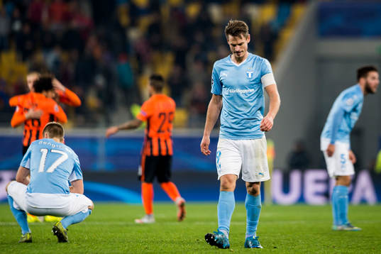 Malmö FFs Rasmus Bengtsson och Markus Rosenberg  deppar