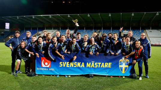 Svenska mästare Djurgården med bucklan