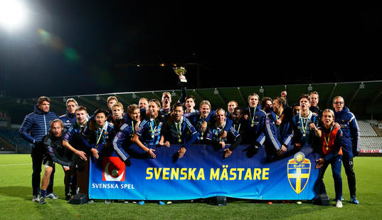 Svenska mästare Djurgården med bucklan