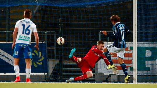 Djurgårdens Tim Björkström gör mål 3-0 förbi