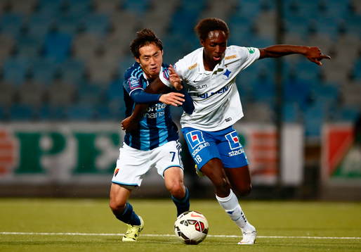 Djurgårdens Seon Yong-Yoon och Norrköpings Tidjani Diawara