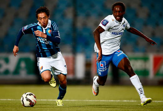 Djurgårdens Seon Yong-Yoon och Norrköpings Tidjani Diawara