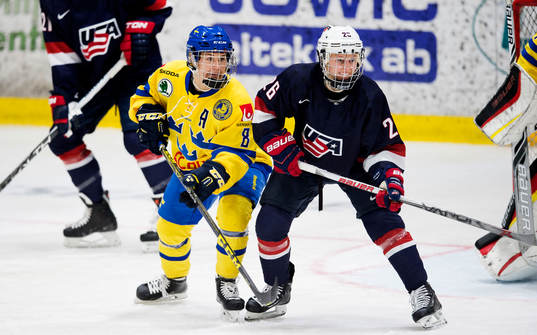 Sveriges Annie Svedin och USAs Kendall Coyne