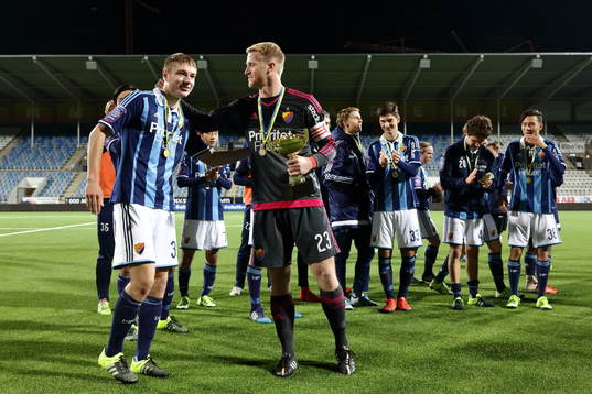 Djurgårdens Michael Jahn med målvakt Hampus Nilsson