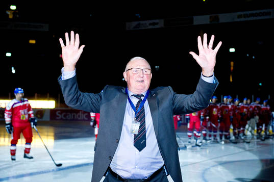 Svenska Ishockeyförbundet väljer in legendaren Nils
