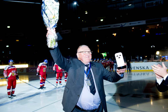 Svenska Ishockeyförbundet väljer in legendaren Nils