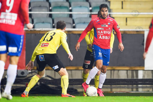 Örgrytes William Atashkadeh och Mjällbys Daniel Nilsson