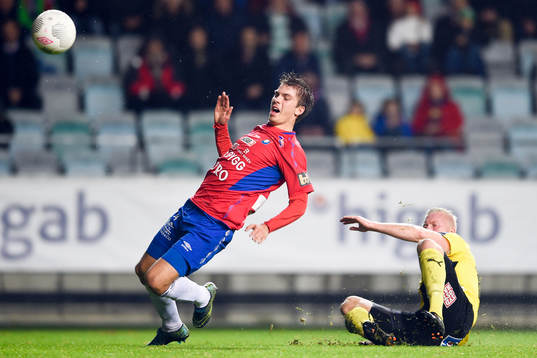 Örgrytes Daniel Paulson och Mjällbys Robin Cederberg