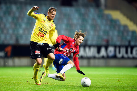 Mjällbys David Löfqvist kapar Örgrytes Andreas Östling