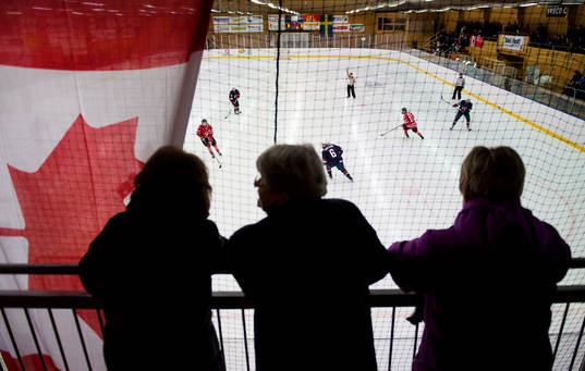under ishockeymatchen mellan Kanada och USA