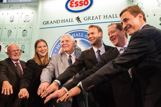 Nicklas Lidstrom and his fellow inductees show off their