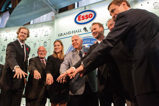 Nicklas Lidstrom and his fellow inductees show off their
