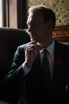 Nicklas Lidstrom shows off his ring
