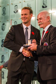 Nicklas Lidstrom is presented with his ring by Larry