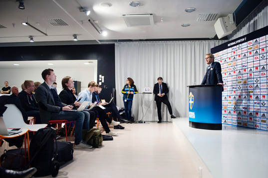 Erik Hamrén presenterar