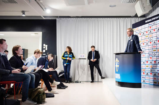 Erik Hamrén presenterar