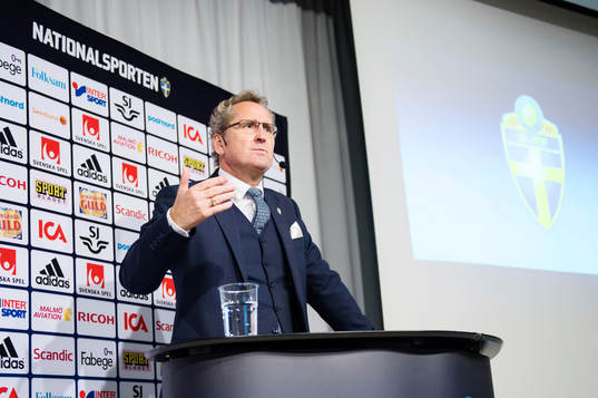 Erik Hamrén presenterar