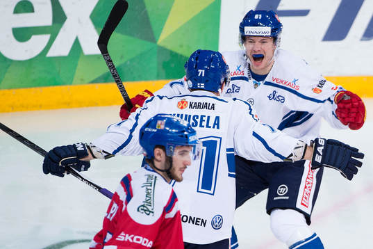 Finlands Kristian Kuusela (tv) och Tommi Huhtala (th) jublar