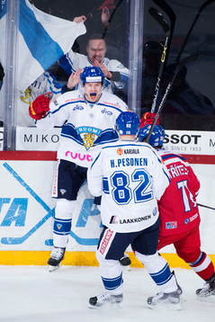 Finlands Tommi Huhtala jublar